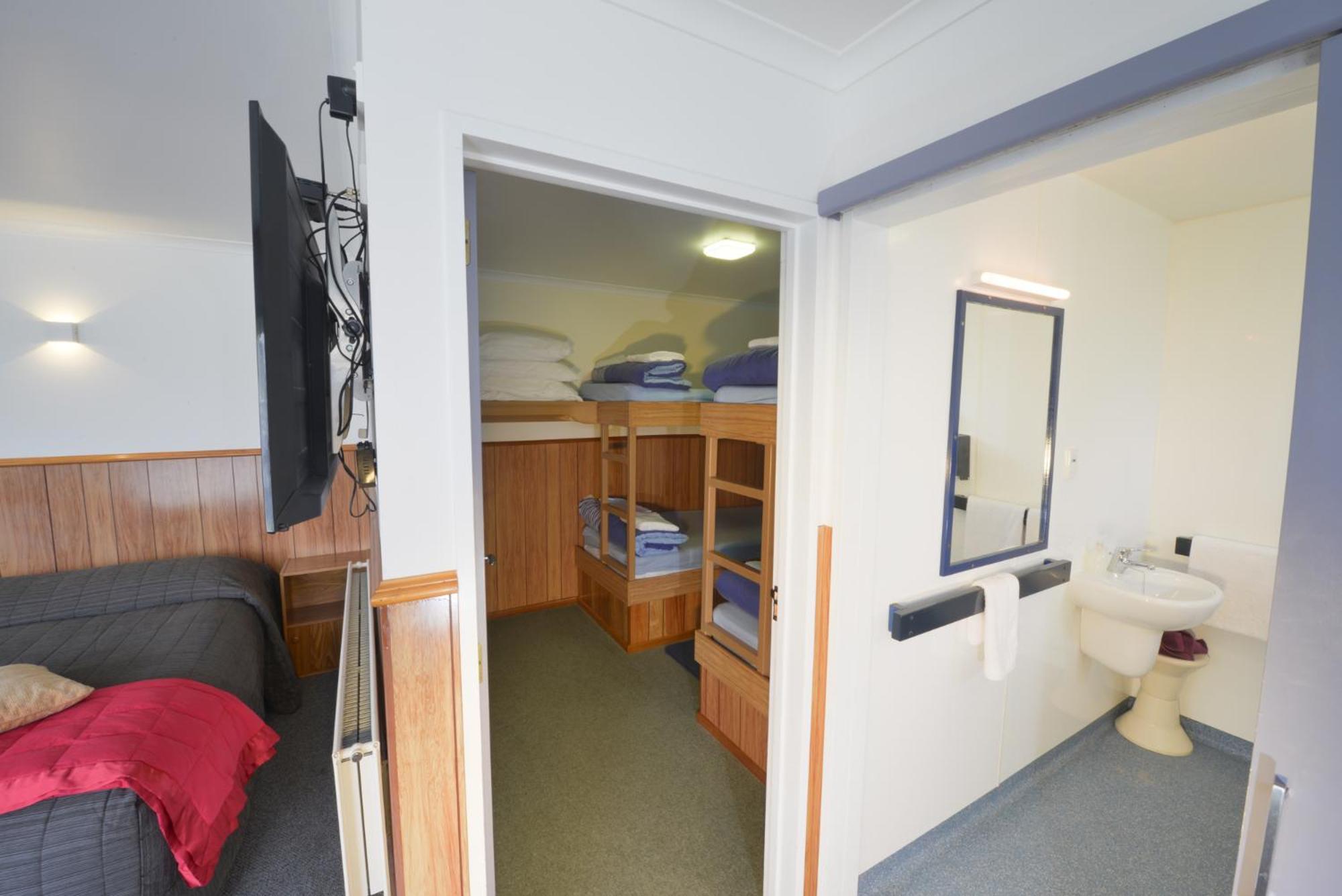 Wilderness Motel Accommodation Haast Extérieur photo